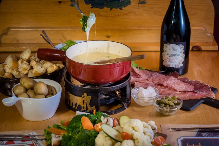 Menu de raclette et fondue Tremblant Restaurant La Savoie